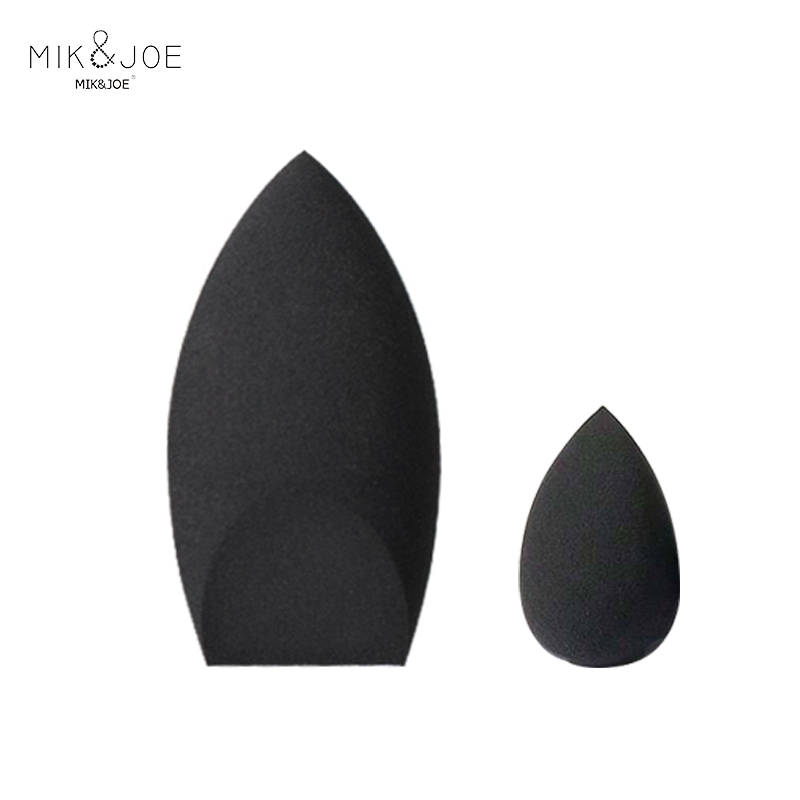 Beauty Blender In Makeup - 2 szt. Czarna gąbka do makijażu