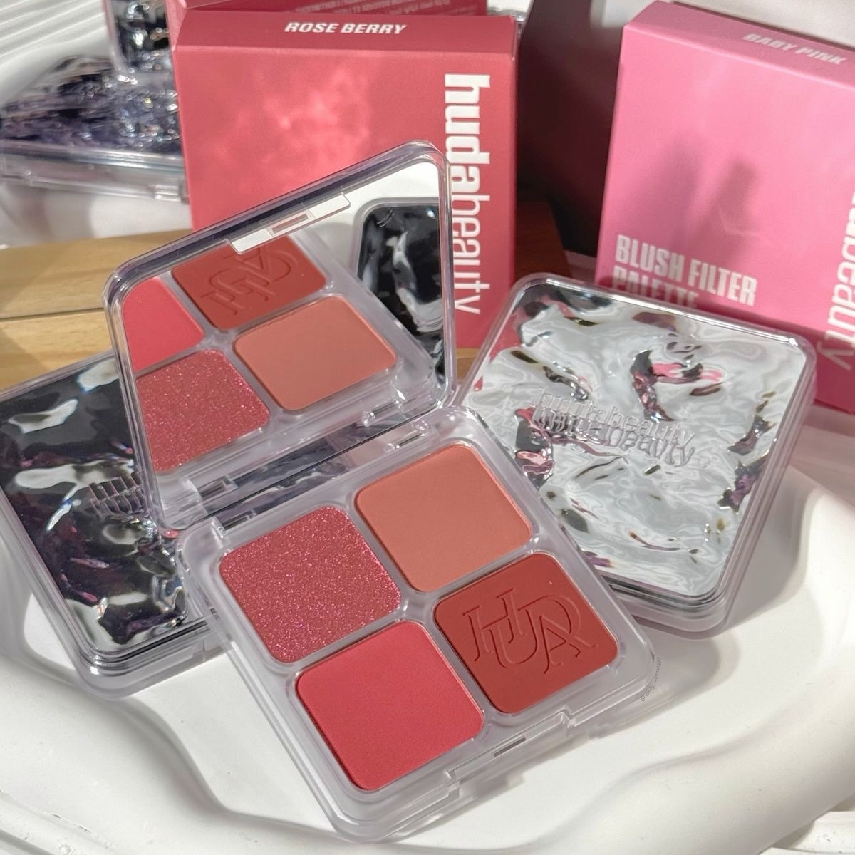 Luksusowa paleta Huda Easy 4 C – Huda Beauty Makeup Mini Kit recenzja i cena