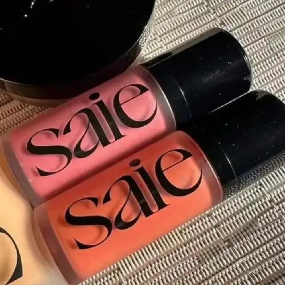 Róż w płynie Saie, Konturowani – Huda Beauty Makeup Mini Kit recenzja i cena